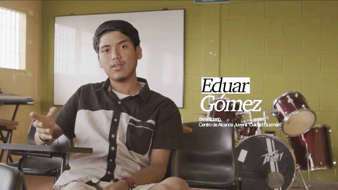 Elías Asfura y la Fundación Marie benefician a jóvenes