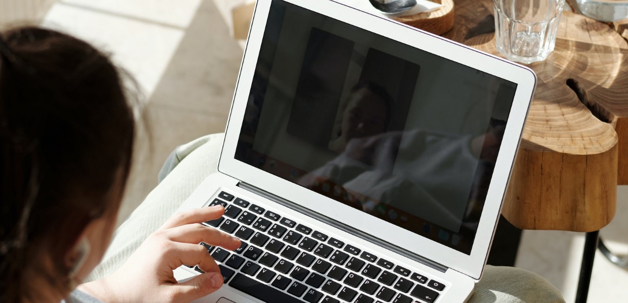 Asesoría empresarial online, un reto exitoso de Oelia Lohengrin Rossell Liconti