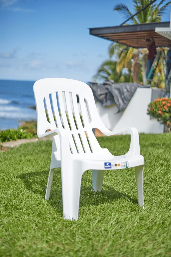 Cómo modernizar tu terraza en El Salvador con muebles de plástico