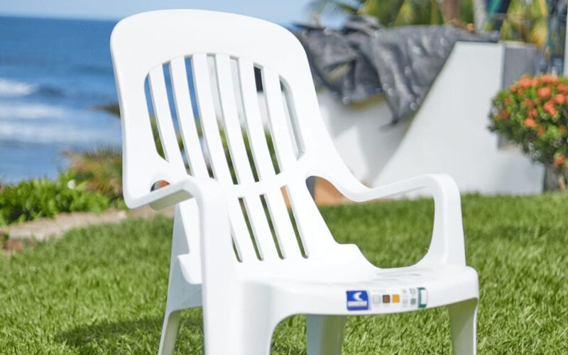 Cómo modernizar tu terraza en El Salvador con muebles de plástico
