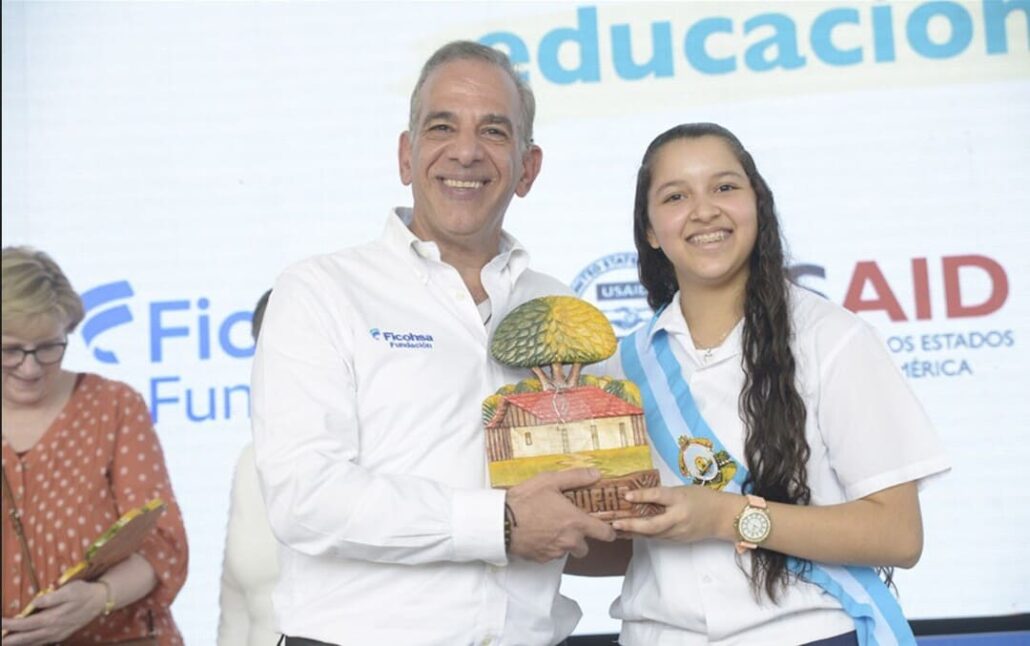 Ficohsa y su contribución al desarrollo educativo en Honduras