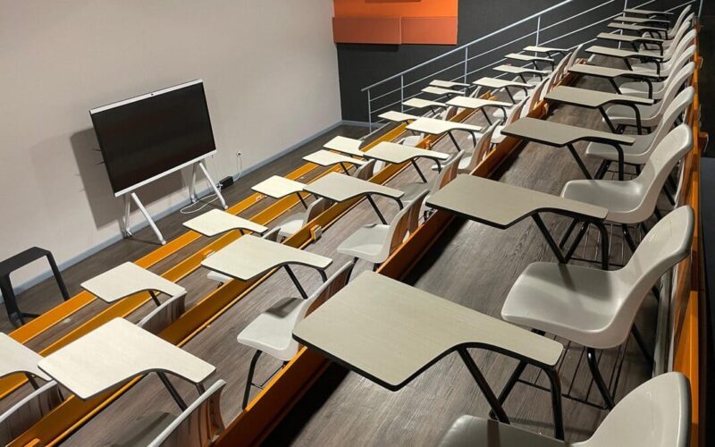 Cómo organizar eventos exitosos alquilando una sala corporativa en Panamá